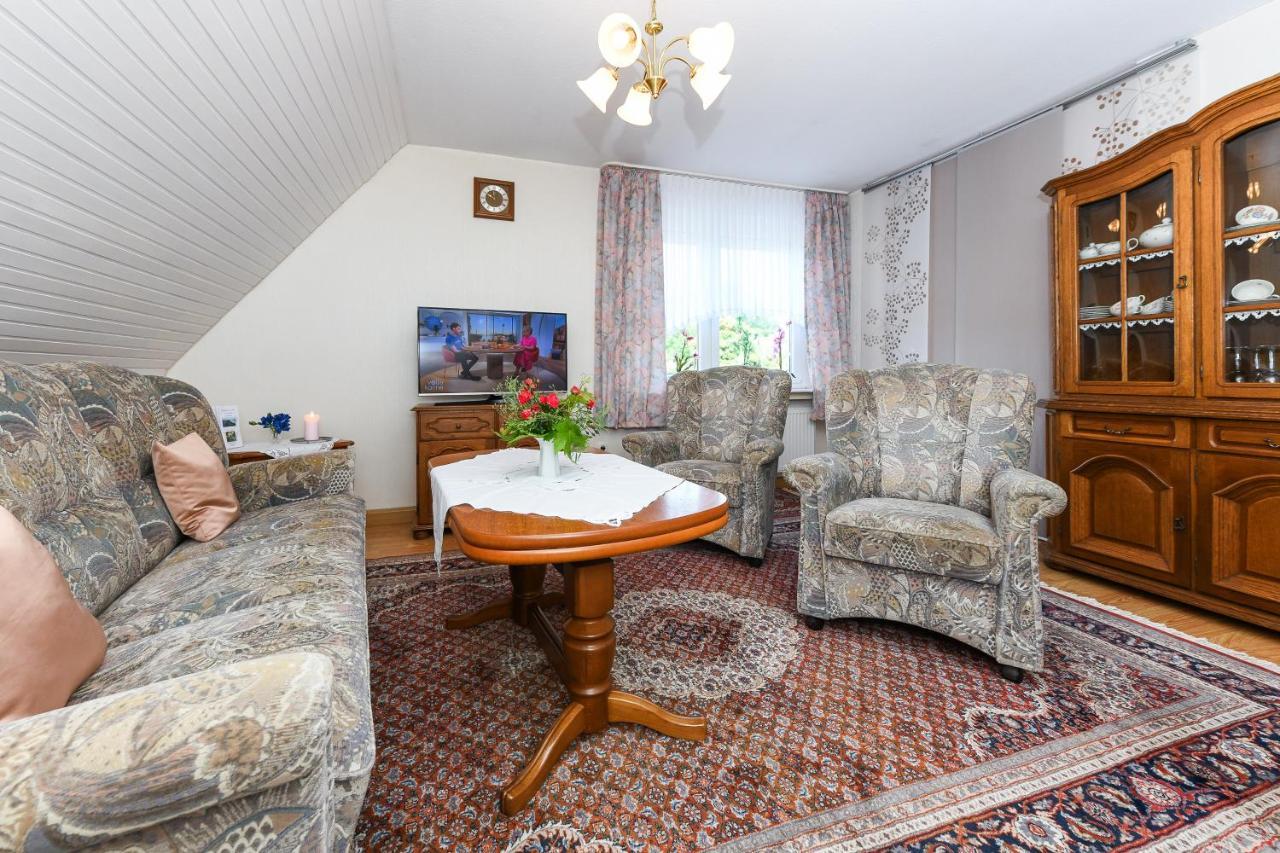 Ferienwohnung Im Haus Weinstock Esens Luaran gambar