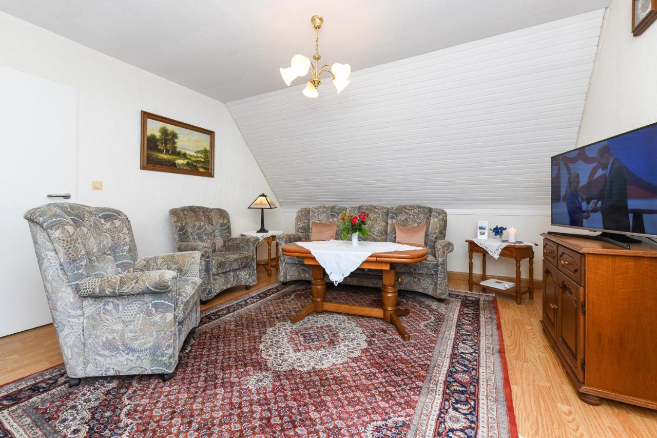 Ferienwohnung Im Haus Weinstock Esens Luaran gambar