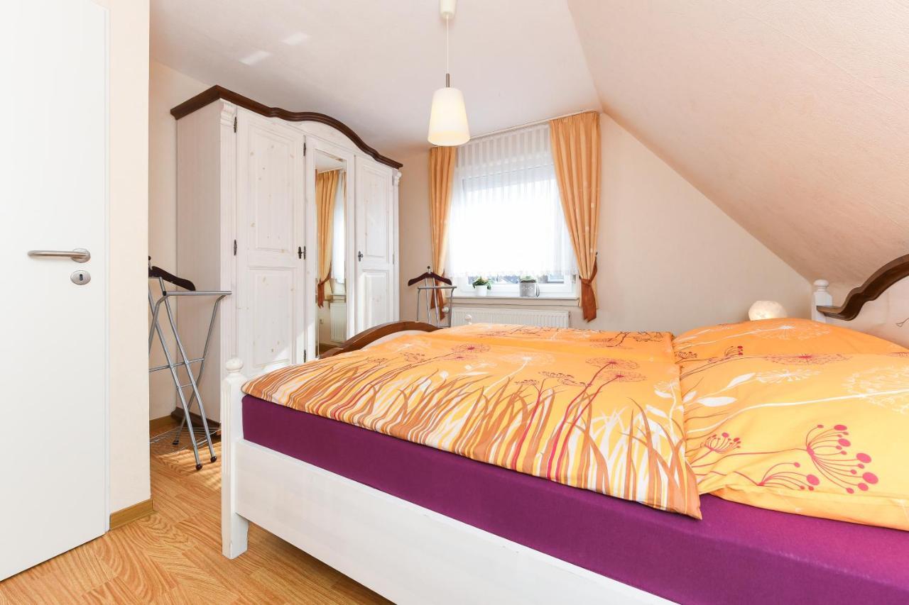 Ferienwohnung Im Haus Weinstock Esens Luaran gambar