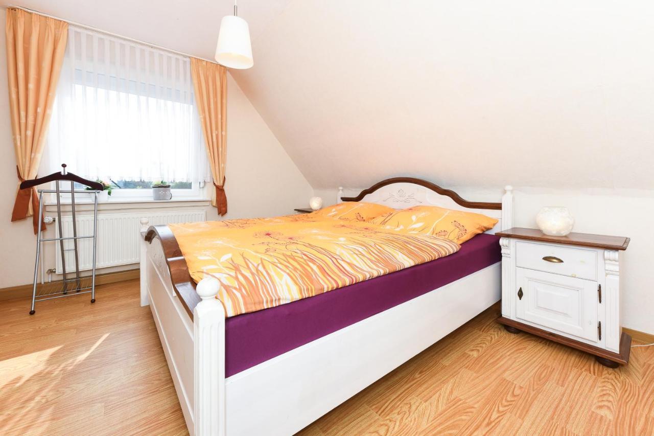 Ferienwohnung Im Haus Weinstock Esens Luaran gambar