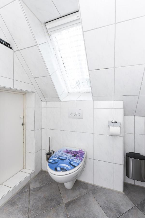 Ferienwohnung Im Haus Weinstock Esens Luaran gambar